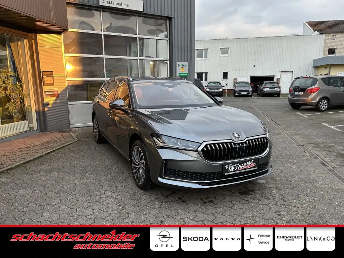 Skoda Superb Combi 1.5 TSI iV DSG L&K+AHZV+SOFORT! Grau - 1