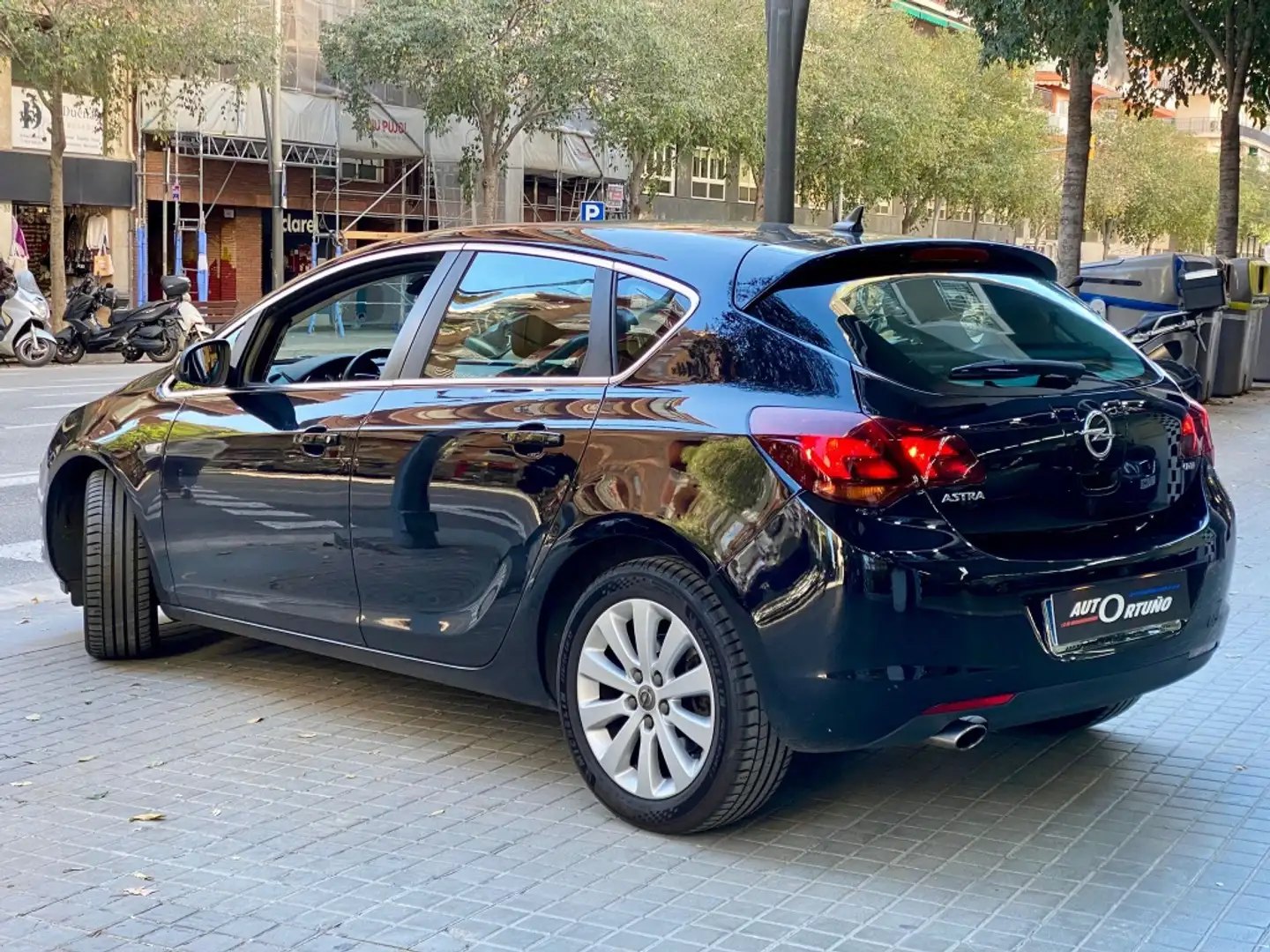 Opel Astra 2.0CDTI Cosmo S/S 18´´ Negro - 2