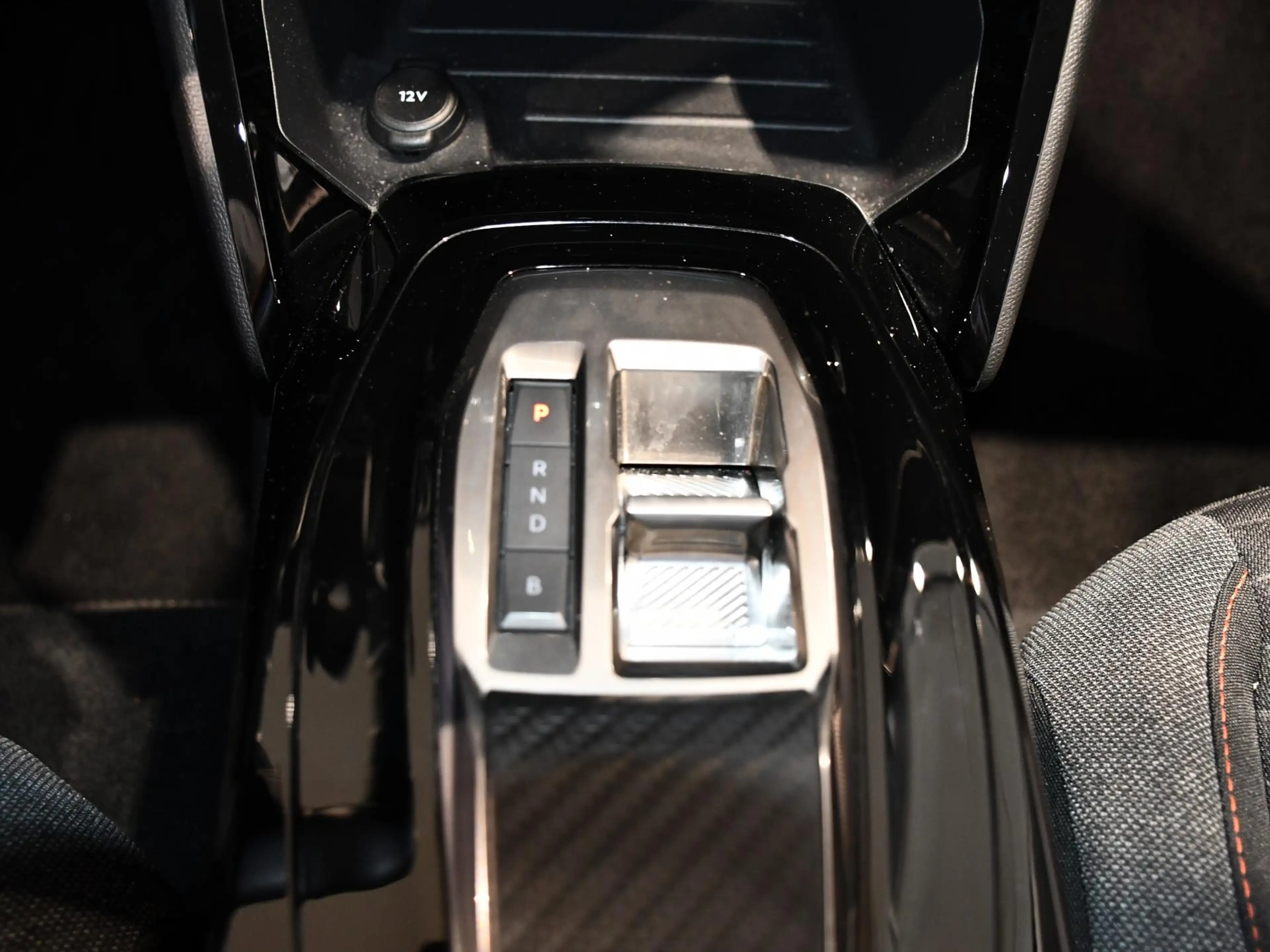Peugeot e-208 EV Active Pack 50 kWh . — photo 14