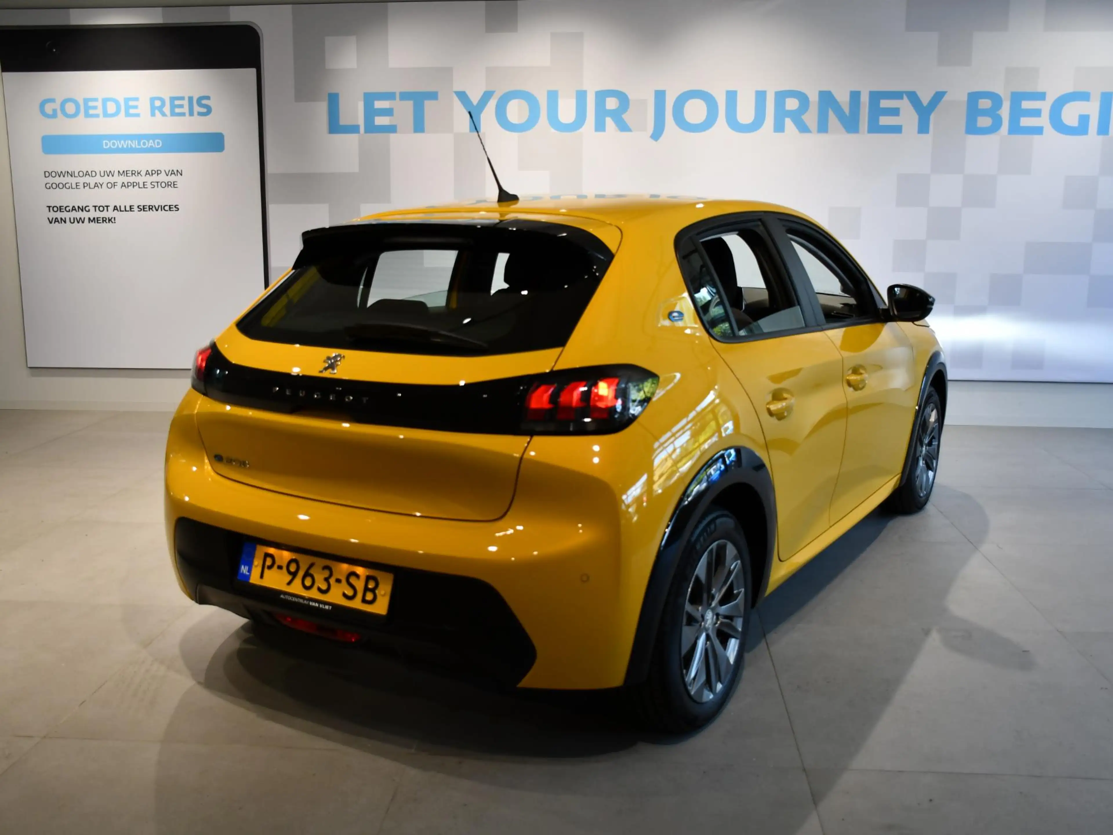 Peugeot e-208 EV Active Pack 50 kWh . — photo 3