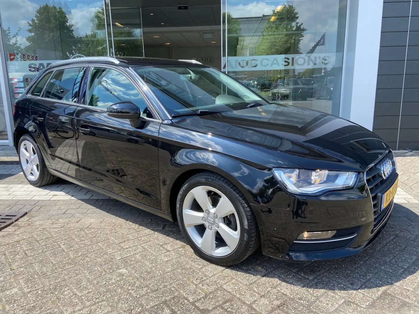 Audi A3 Sportback 1.4 TFSI Ambit. Pro-line S Pano Sportsto Zwart - 2