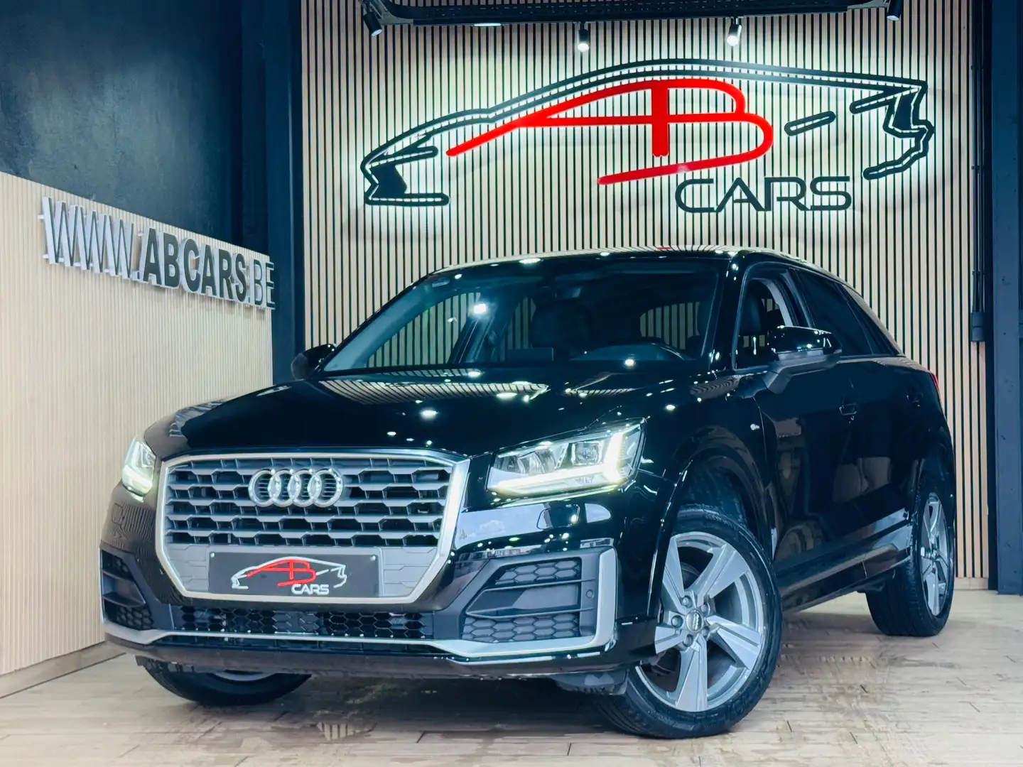 Audi Q2 30 TDi S TRONIC * S LINE * GAR 12 MOIS * 1ER PROP Zwart - 1
