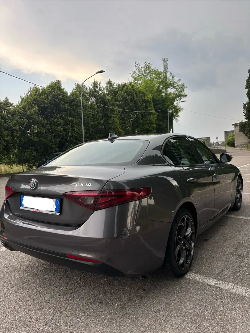 Alfa Romeo Giulia 2.2 t business  160cv auto my19 Szary - 2