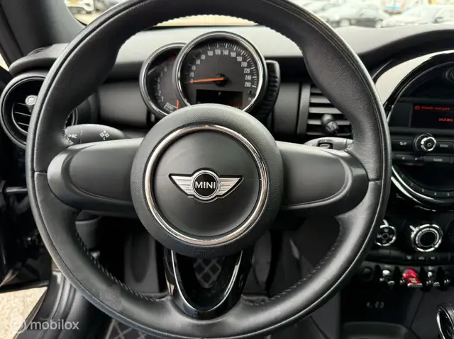 Mini Hatch view 12