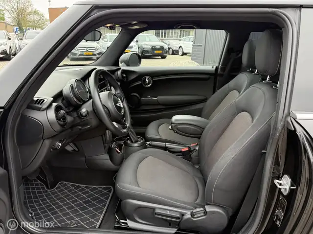 Mini Hatch view 10