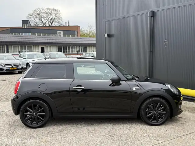 Mini Hatch view 9