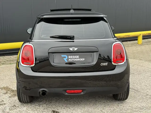 Mini Hatch view 8