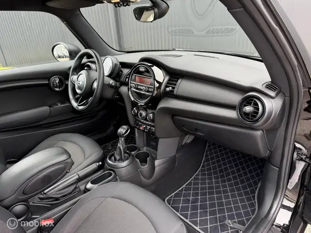 Mini Hatch view 13