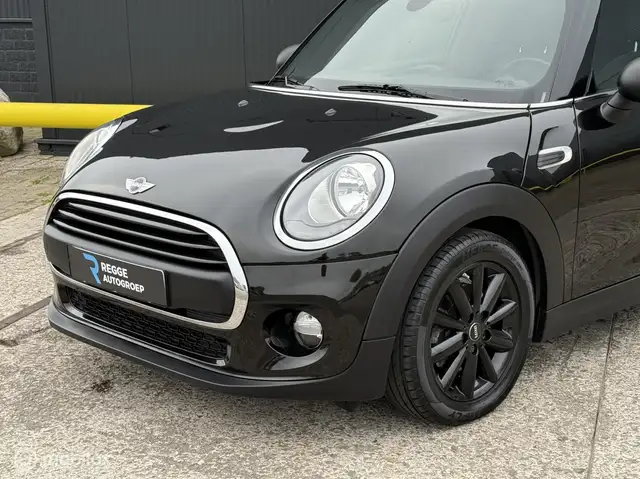 Mini Hatch view 5