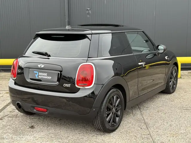 Mini Hatch view 3