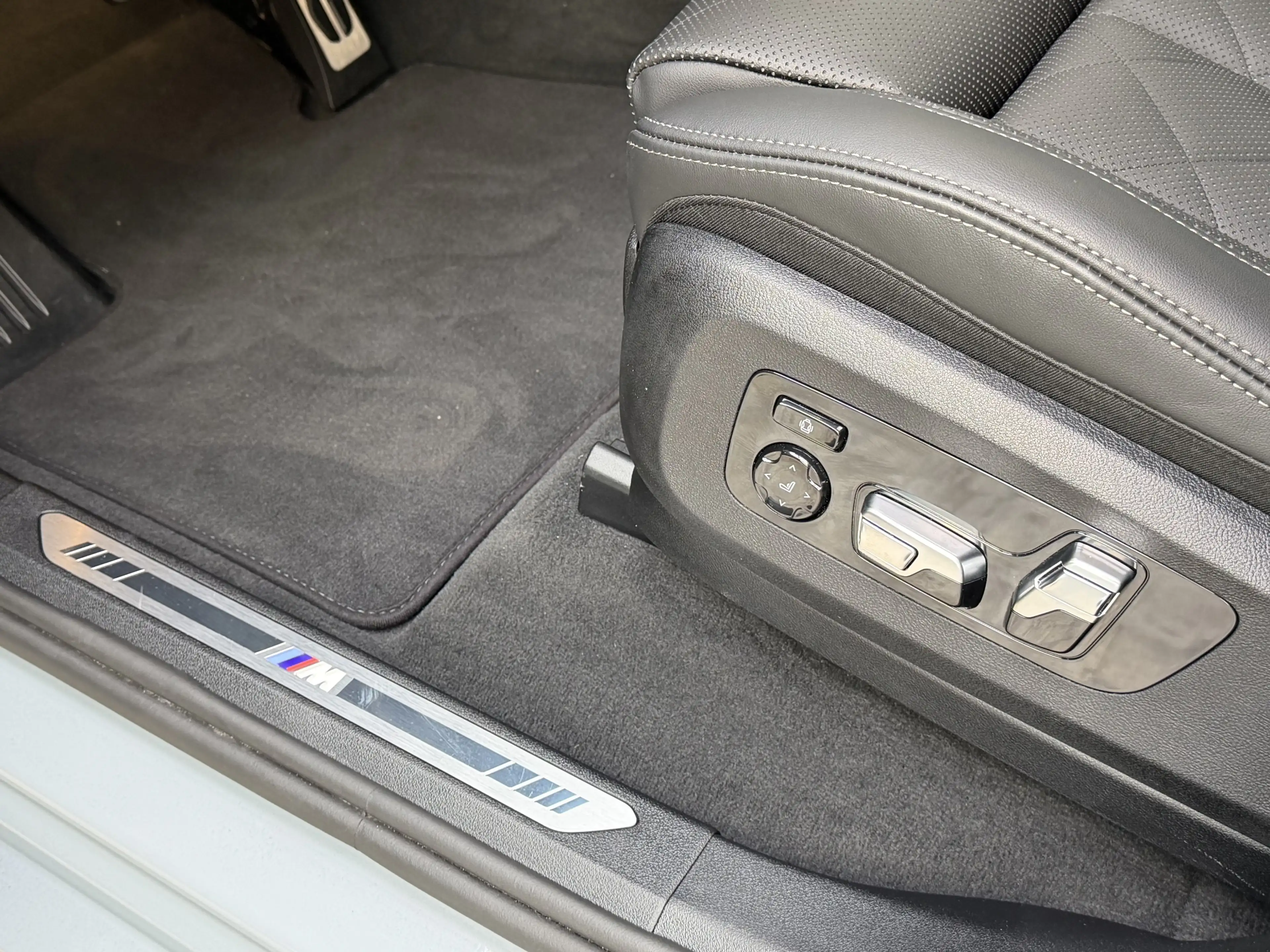 BMW X5 xDr50e M Sport Pro 22Zoll Pano Sitzlüft. AHK — photo 17