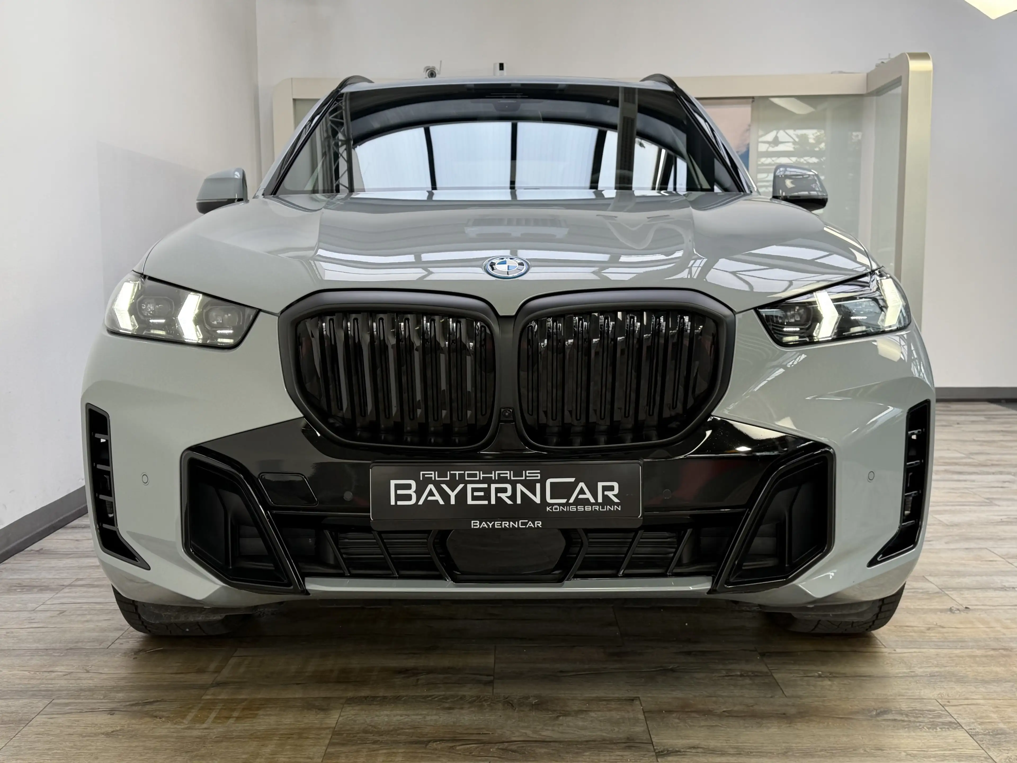 BMW X5 xDr50e M Sport Pro 22Zoll Pano Sitzlüft. AHK — photo 2