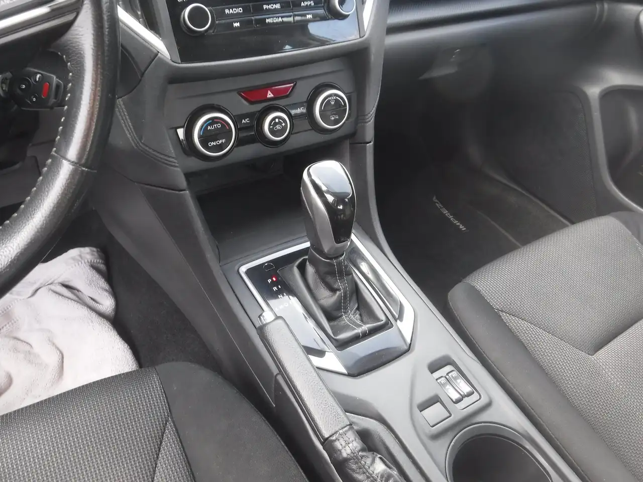 Subaru Impreza снимка Subaru Impreza