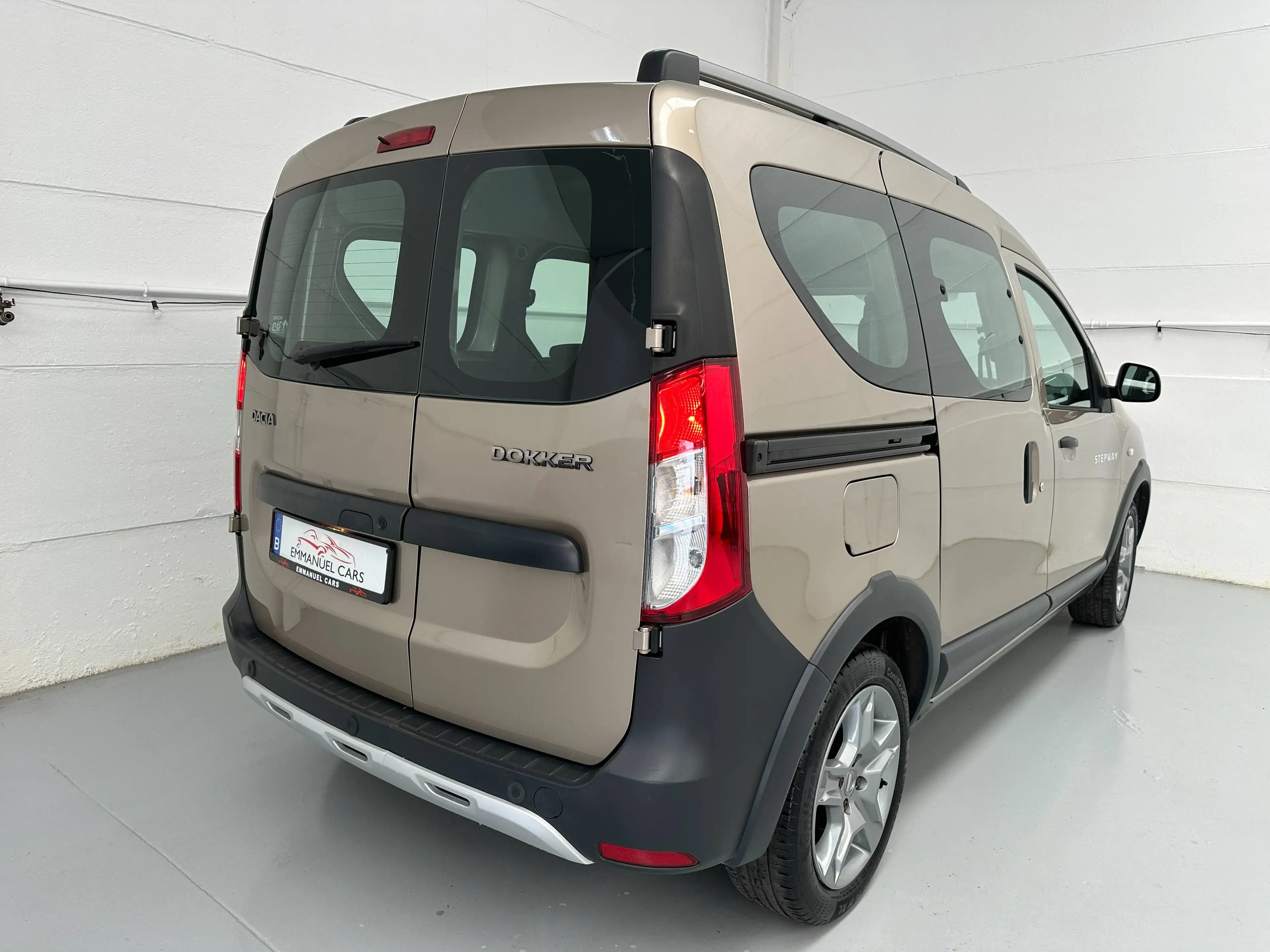 Dacia Dokker 1.6i STEPWAY. 1er Propriétaire. Super équipé; air-co, GPS, CarPlay, capteurs de parking. GARANTIE 1AN!! — photo 11