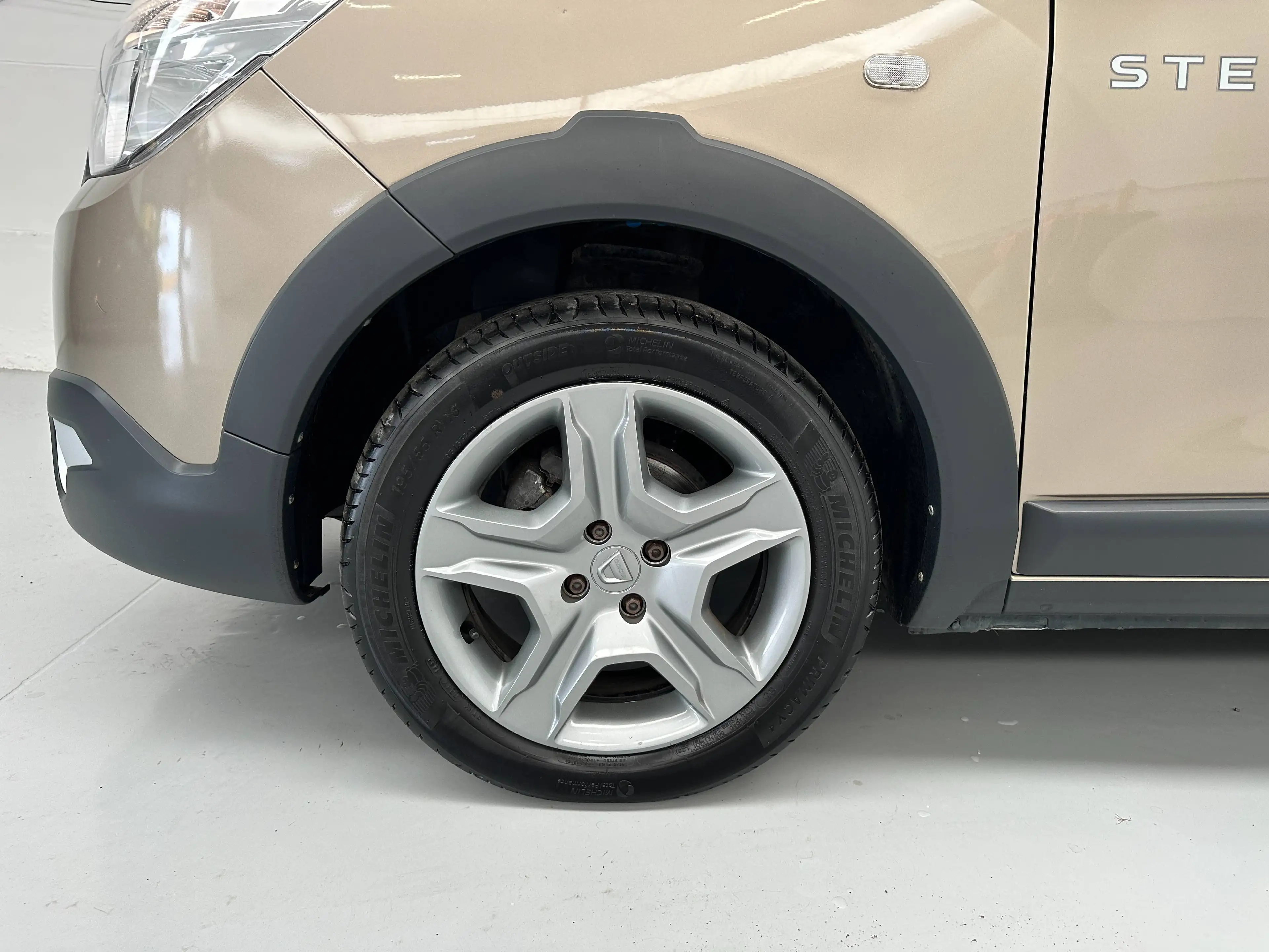 Dacia Dokker 1.6i STEPWAY. 1er Propriétaire. Super équipé; air-co, GPS, CarPlay, capteurs de parking. GARANTIE 1AN!! — photo 6