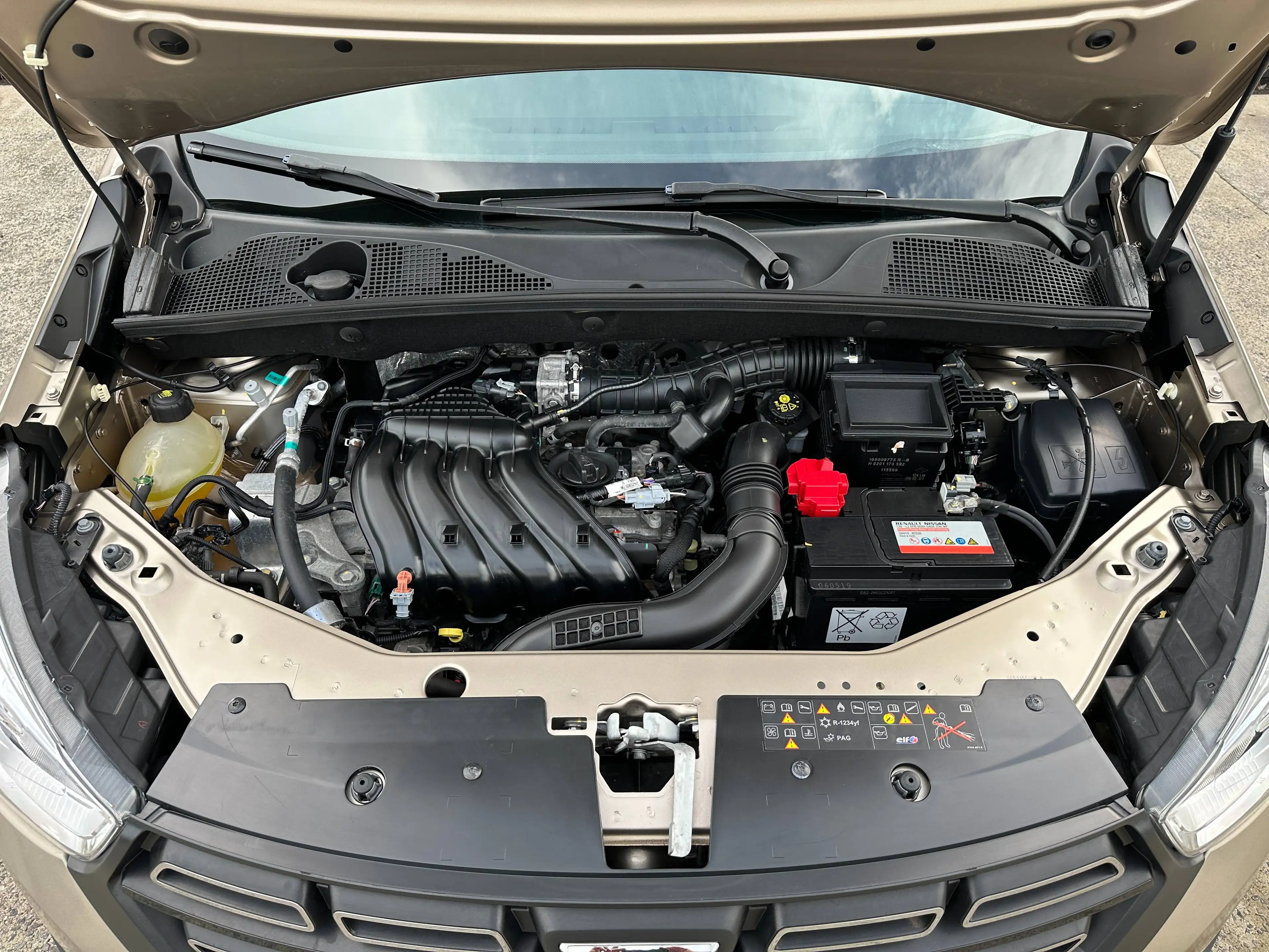 Dacia Dokker 1.6i STEPWAY. 1er Propriétaire. Super équipé; air-co, GPS, CarPlay, capteurs de parking. GARANTIE 1AN!! — photo 9