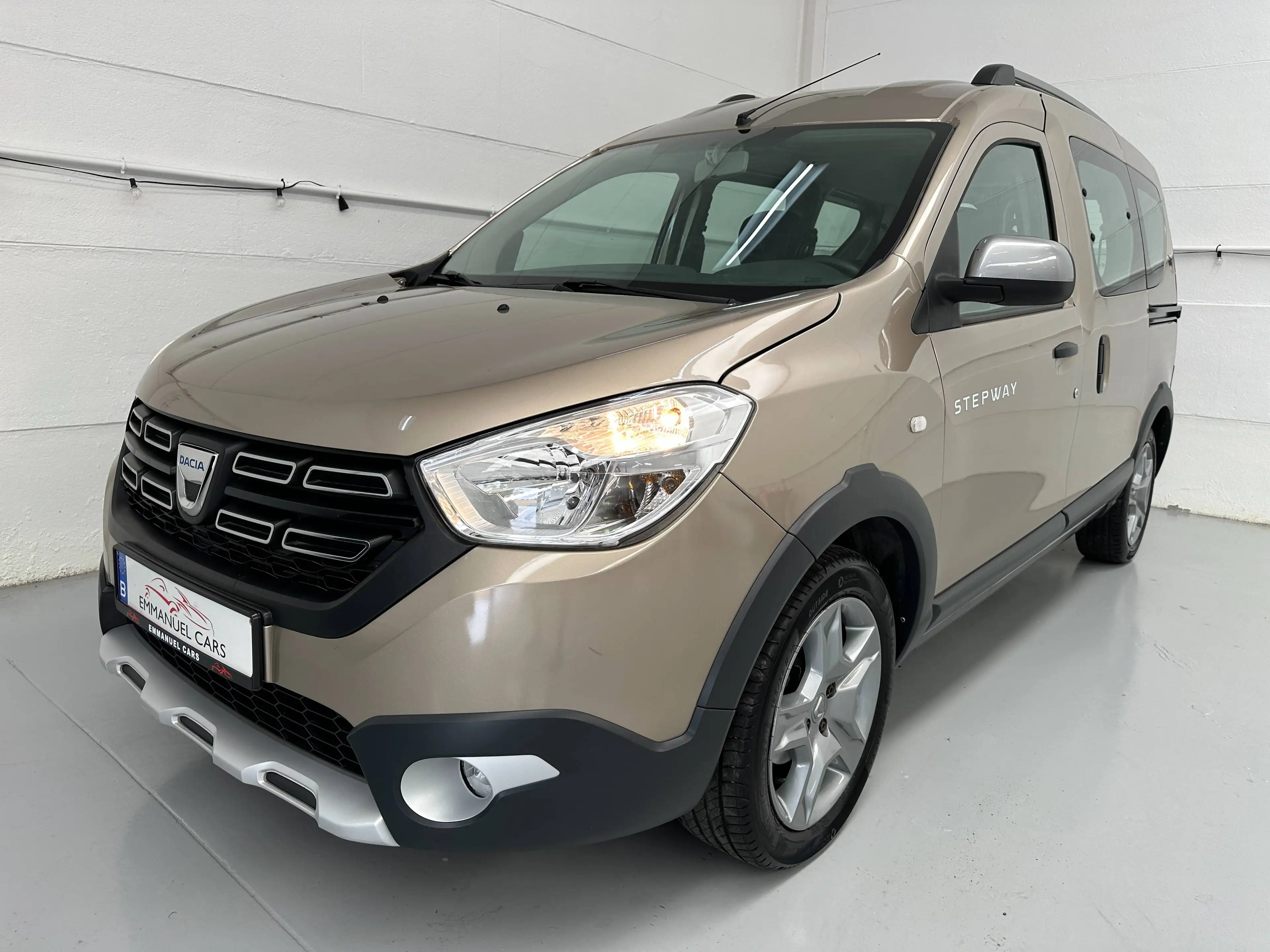 Dacia Dokker 1.6i STEPWAY. 1er Propriétaire. Super équipé; air-co, GPS, CarPlay, capteurs de parking. GARANTIE 1AN!! — photo 7