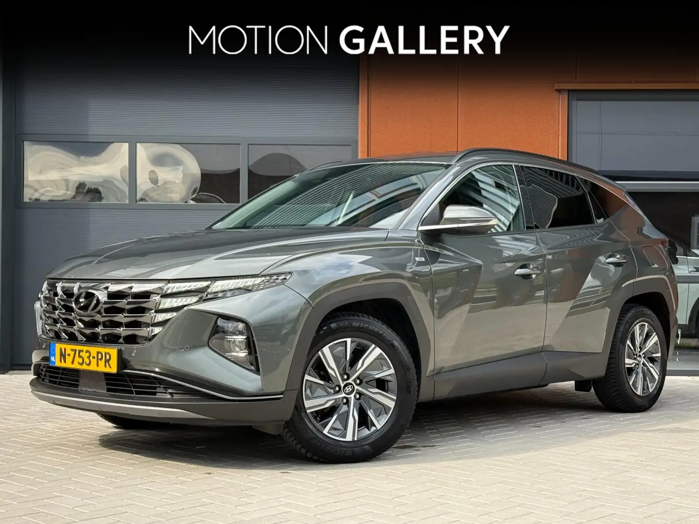 Hyundai TUCSON 1.6 T-GDI MHEV Comfort Smart | Dealer | Navi | Car Grijs - 1