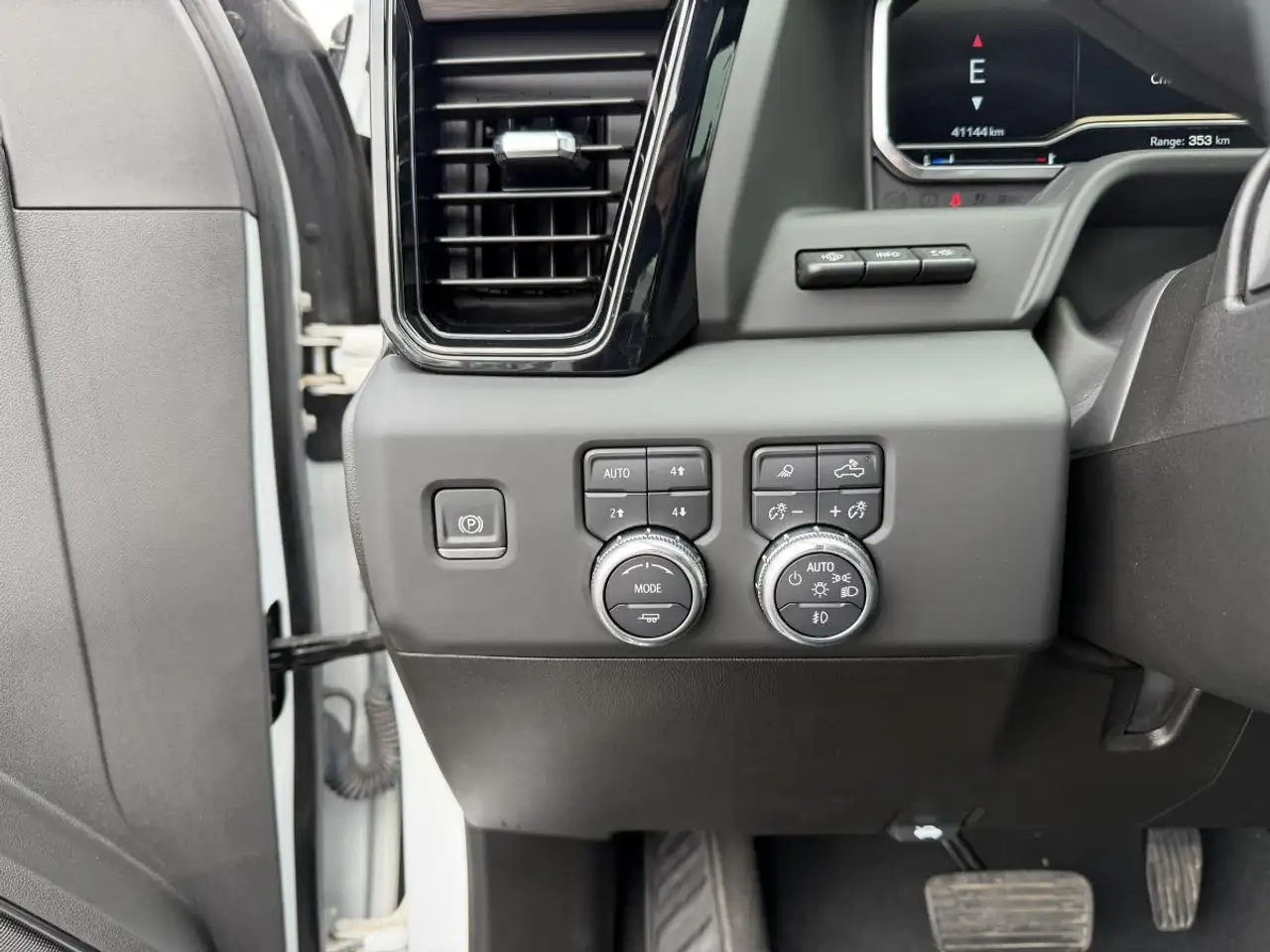 GMC Sierra 2500HD снимка GMC Sierra 2500HD