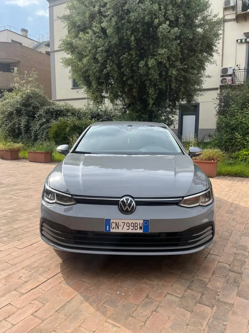 Volkswagen Golf 1.0 eTSI EVO DSG Life TUA NOLEGGIO GIORNALIERO Grau - 2