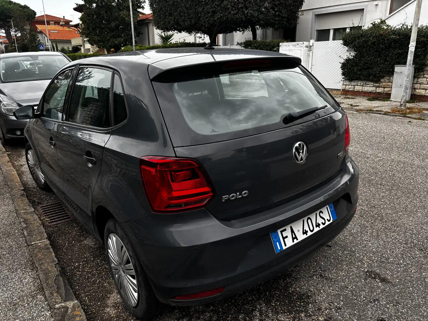 Volkswagen Polo Polo V 2014 5p 1.4 tdi Comfortline 75cv Grigio - 2