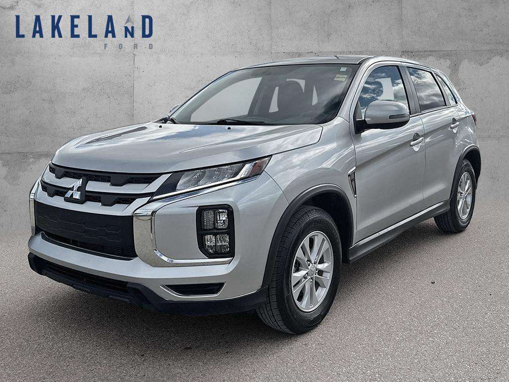 2023 Mitsubishi RVR SE