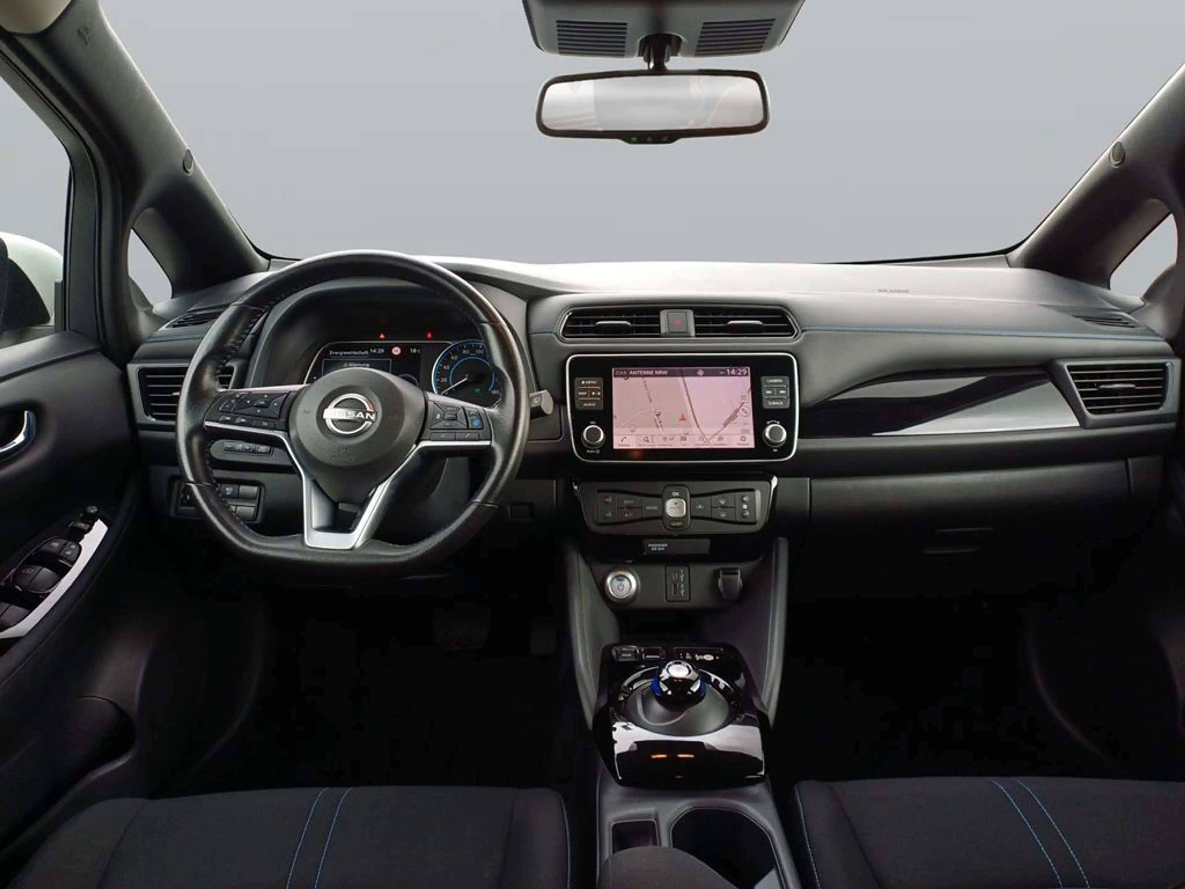 Nissan Leaf N-Connecta — photo 10