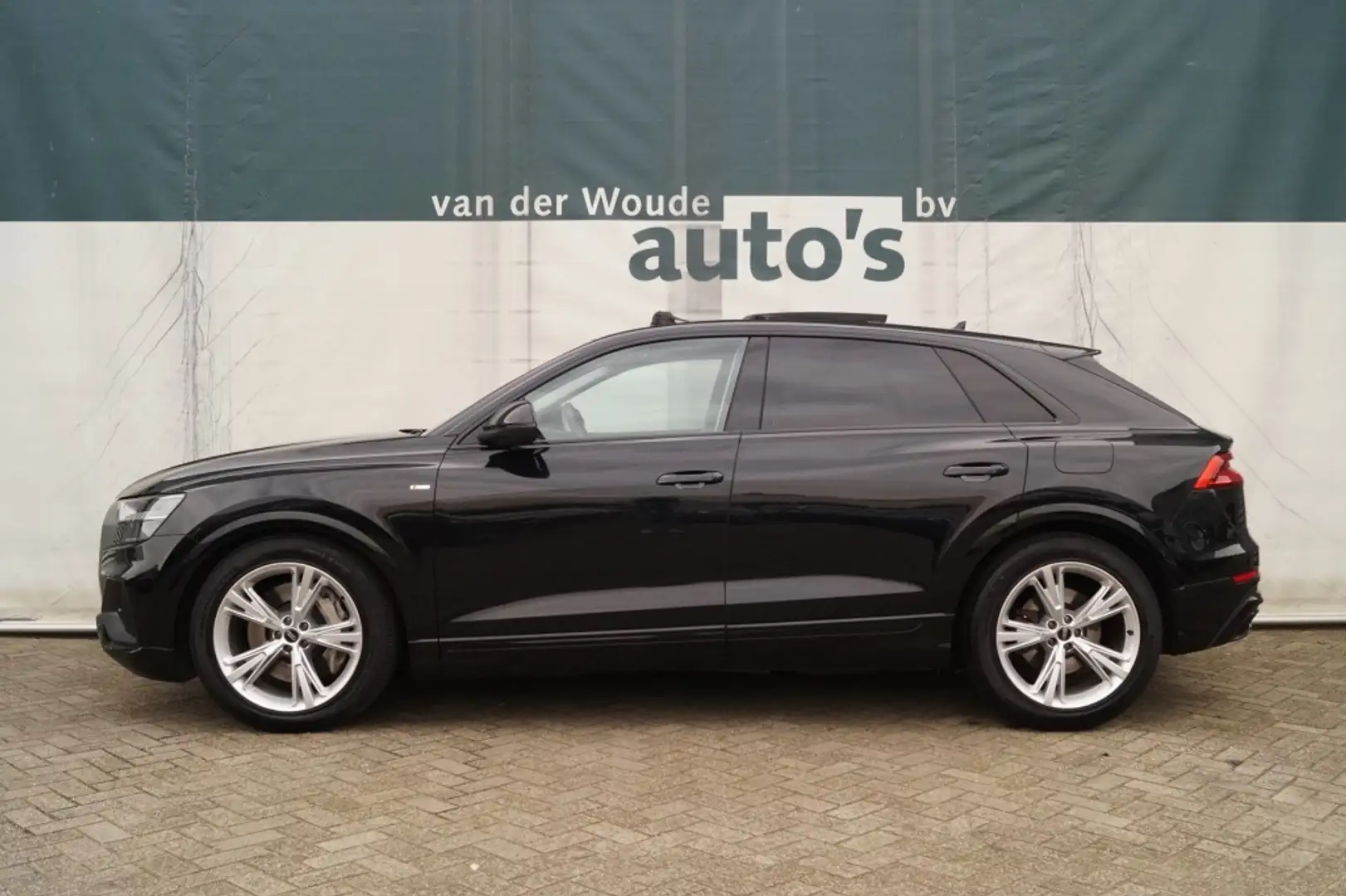 Audi Q8 55 TFSI Quattro Hybrid ProLine S-Line -PANO-LEER- Zwart - 1
