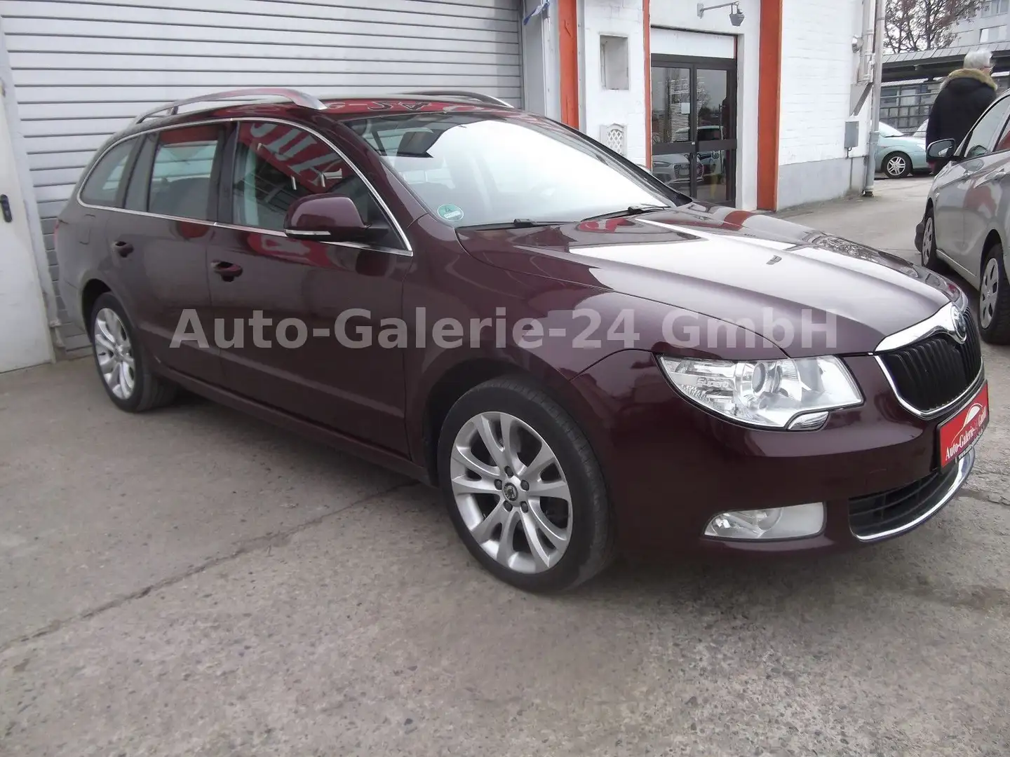 Skoda Superb Combi Ambition 2,0 TDi  Allrad Czerwony - 2