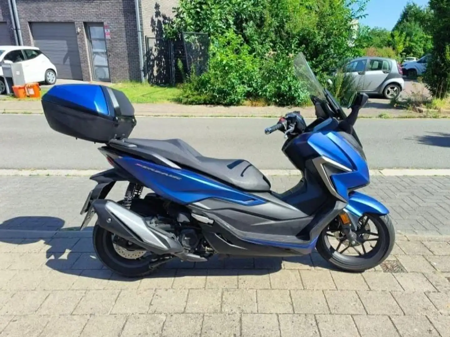 Honda Forza 350 Honda Forza 350 en état impeccable, Bleu - 1