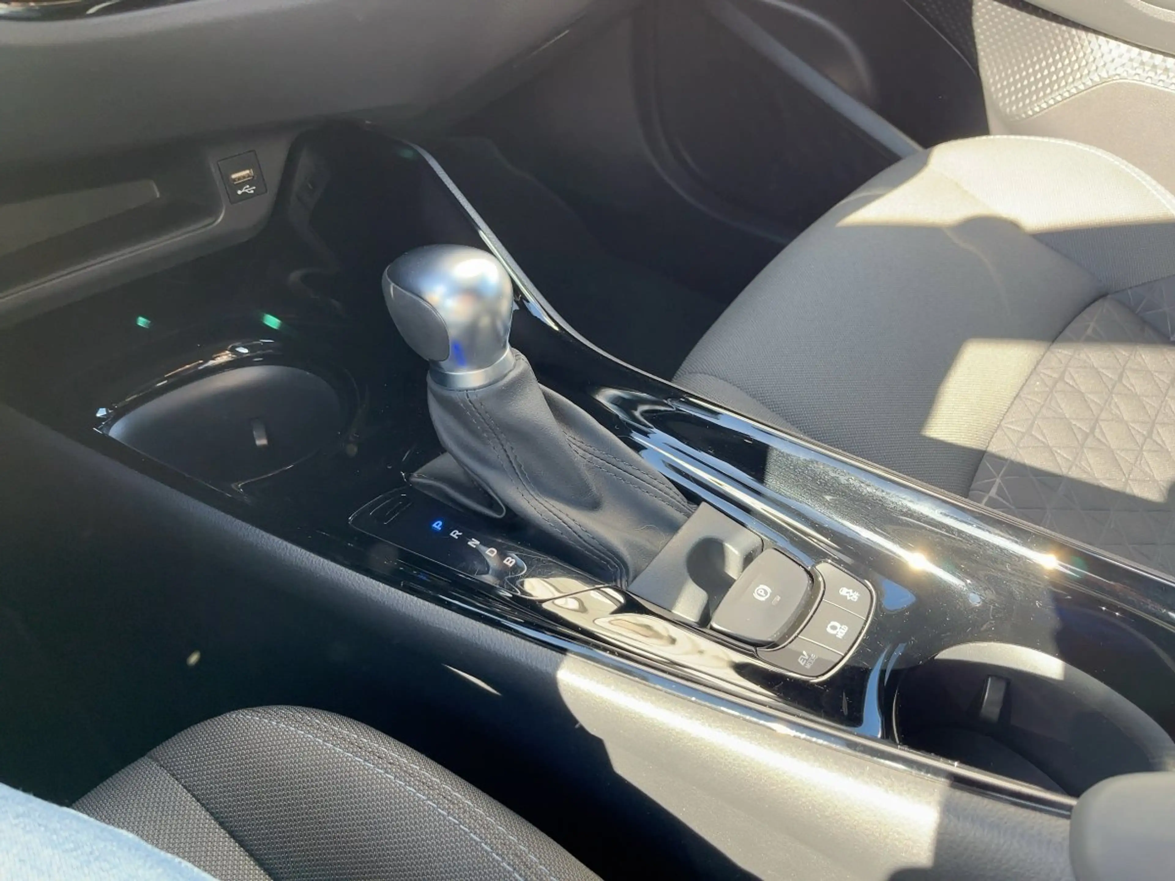 Toyota C-HR 1.8 Hybrid Team D Navi*ACC*KAM*SHZ*DAB — photo 16
