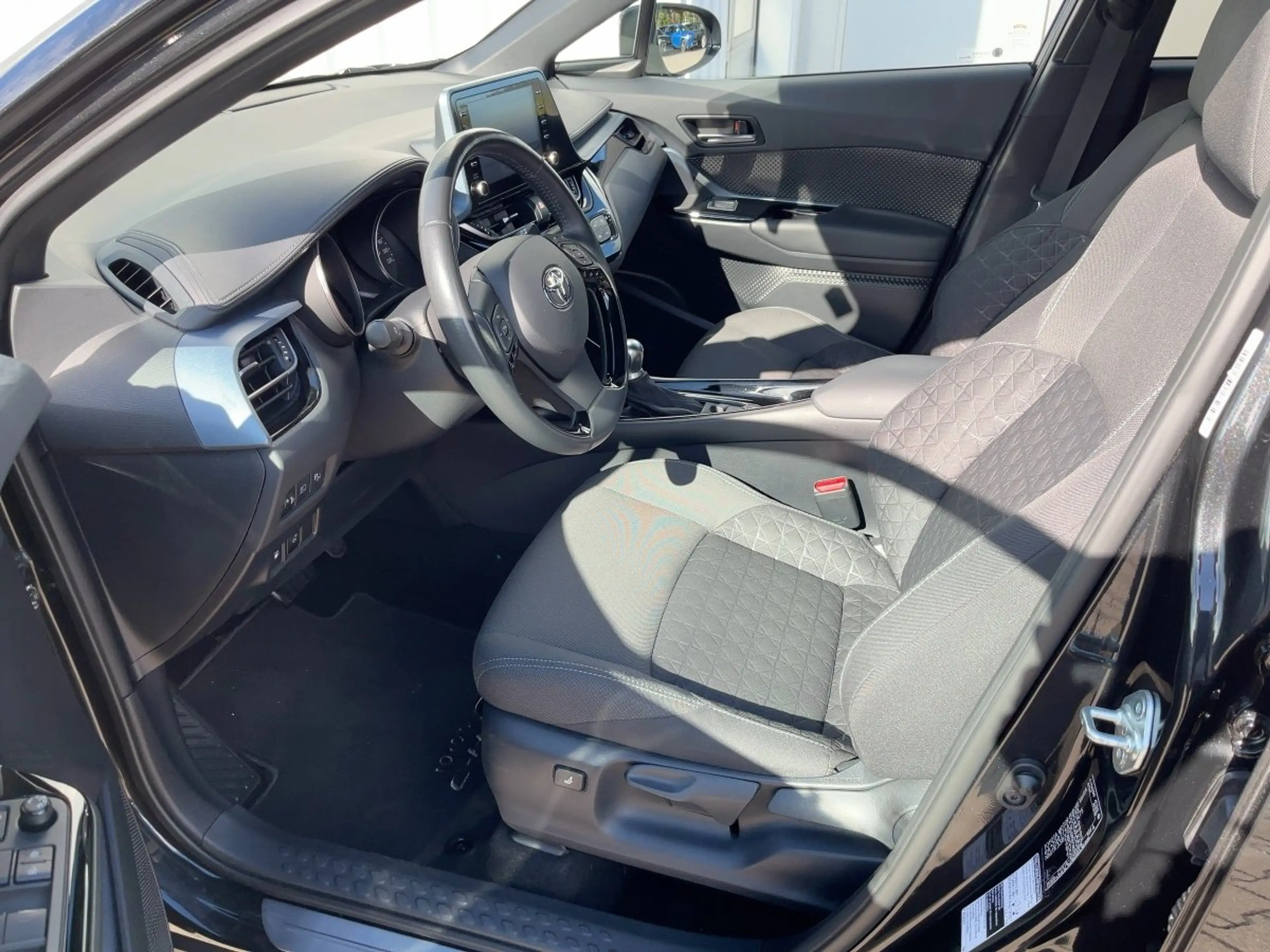 Toyota C-HR 1.8 Hybrid Team D Navi*ACC*KAM*SHZ*DAB — photo 9
