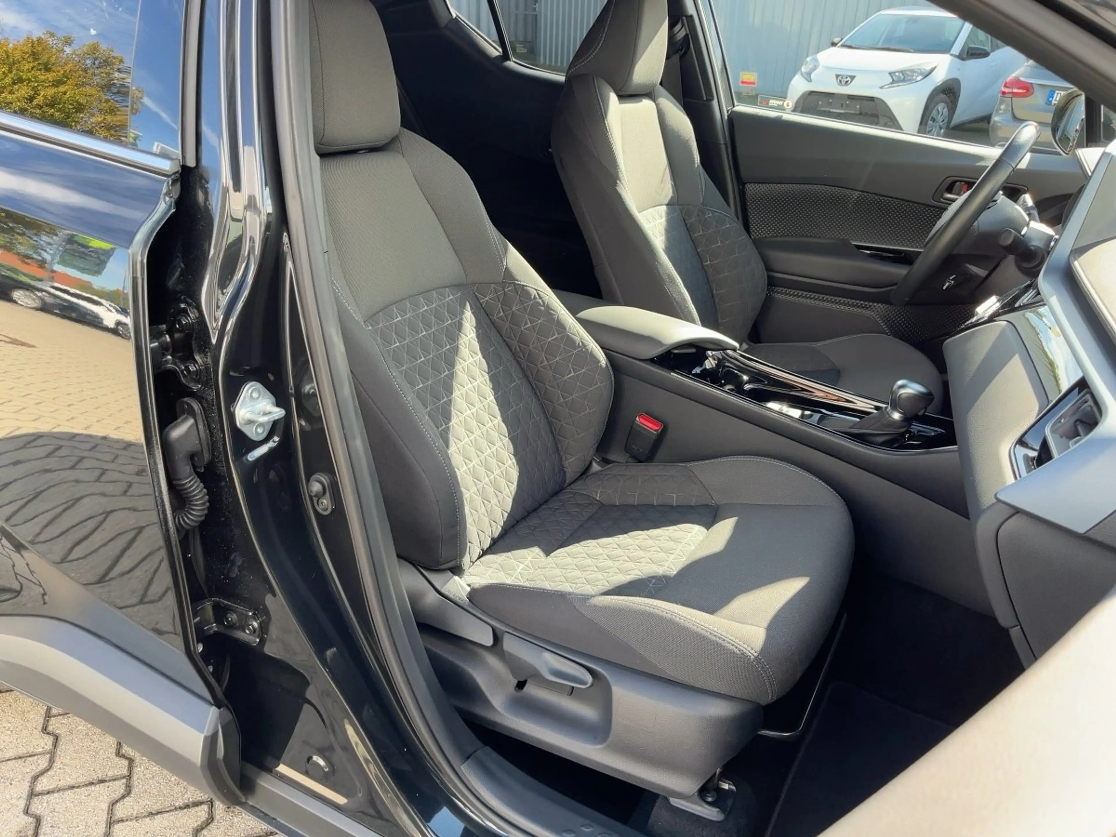 Toyota C-HR 1.8 Hybrid Team D Navi*ACC*KAM*SHZ*DAB — photo 11
