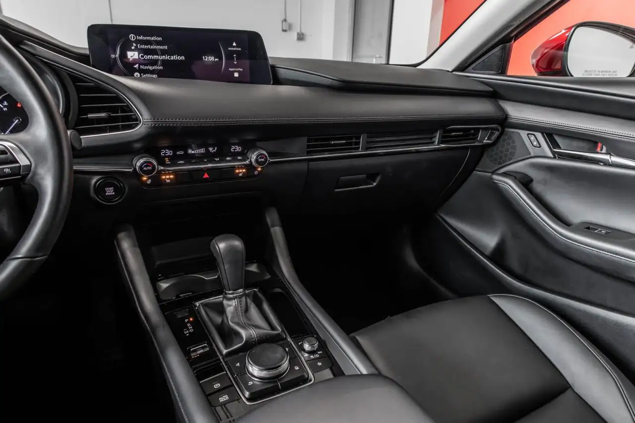 Mazda 3 снимка Mazda 3