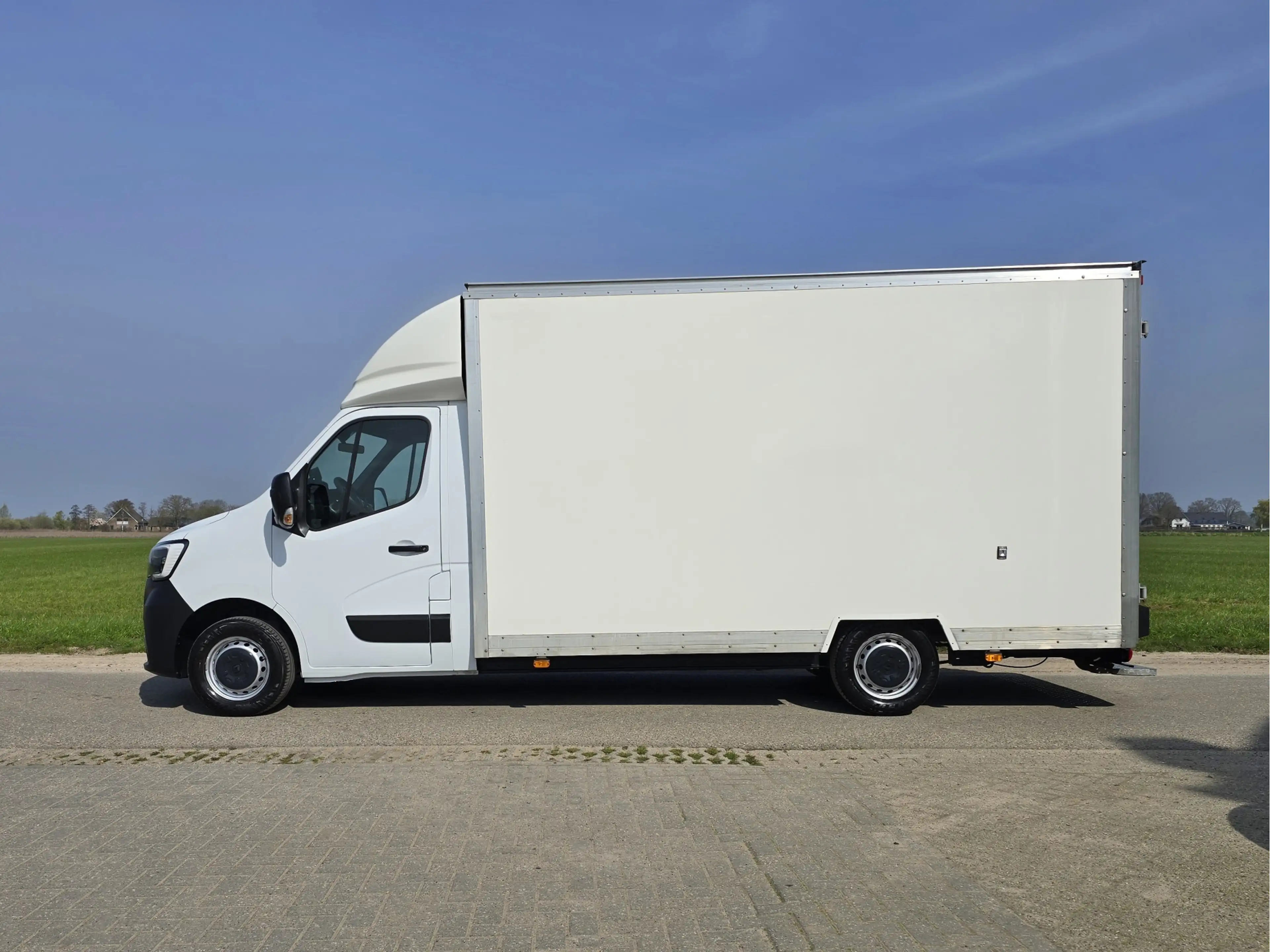 Renault Master T35 2.3 dCi Lowliner - 145 Pk - Euro 6 - Airco - C — photo 2