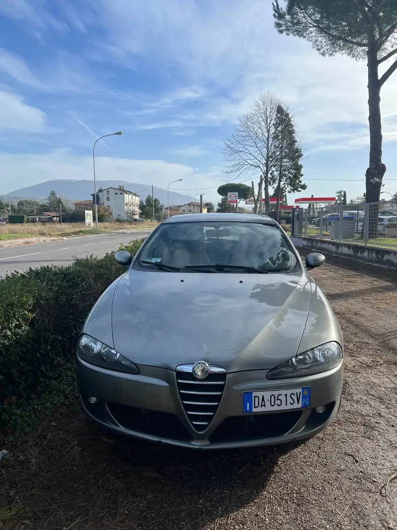 Alfa Romeo 147 5p 2.0 ts 16v Distinctive 150cv Grau - 1