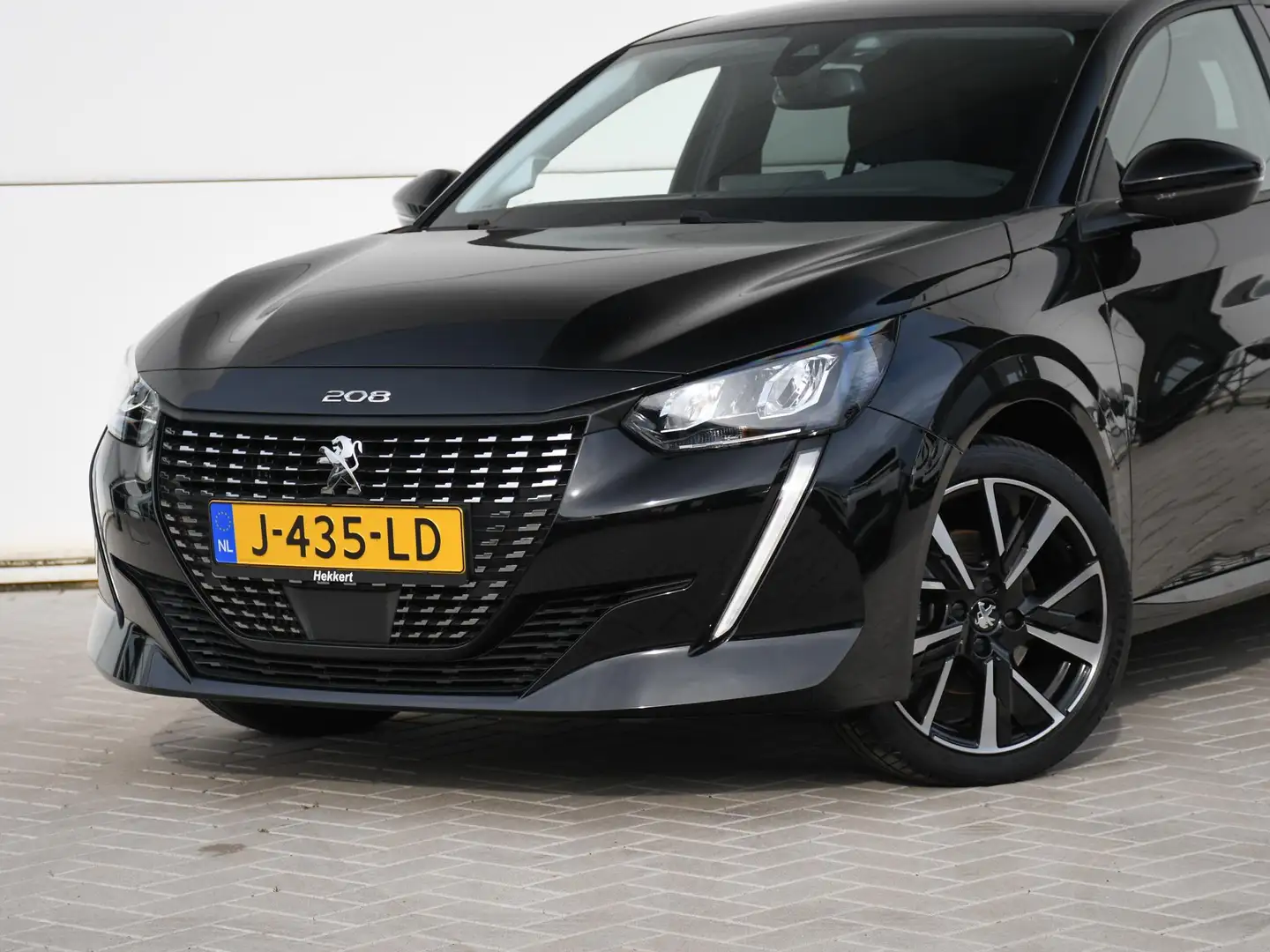Peugeot 208 Allure 1.2 PureTech 100pk ADAPT. CRUISE | PDC ACHT Zwart - 2