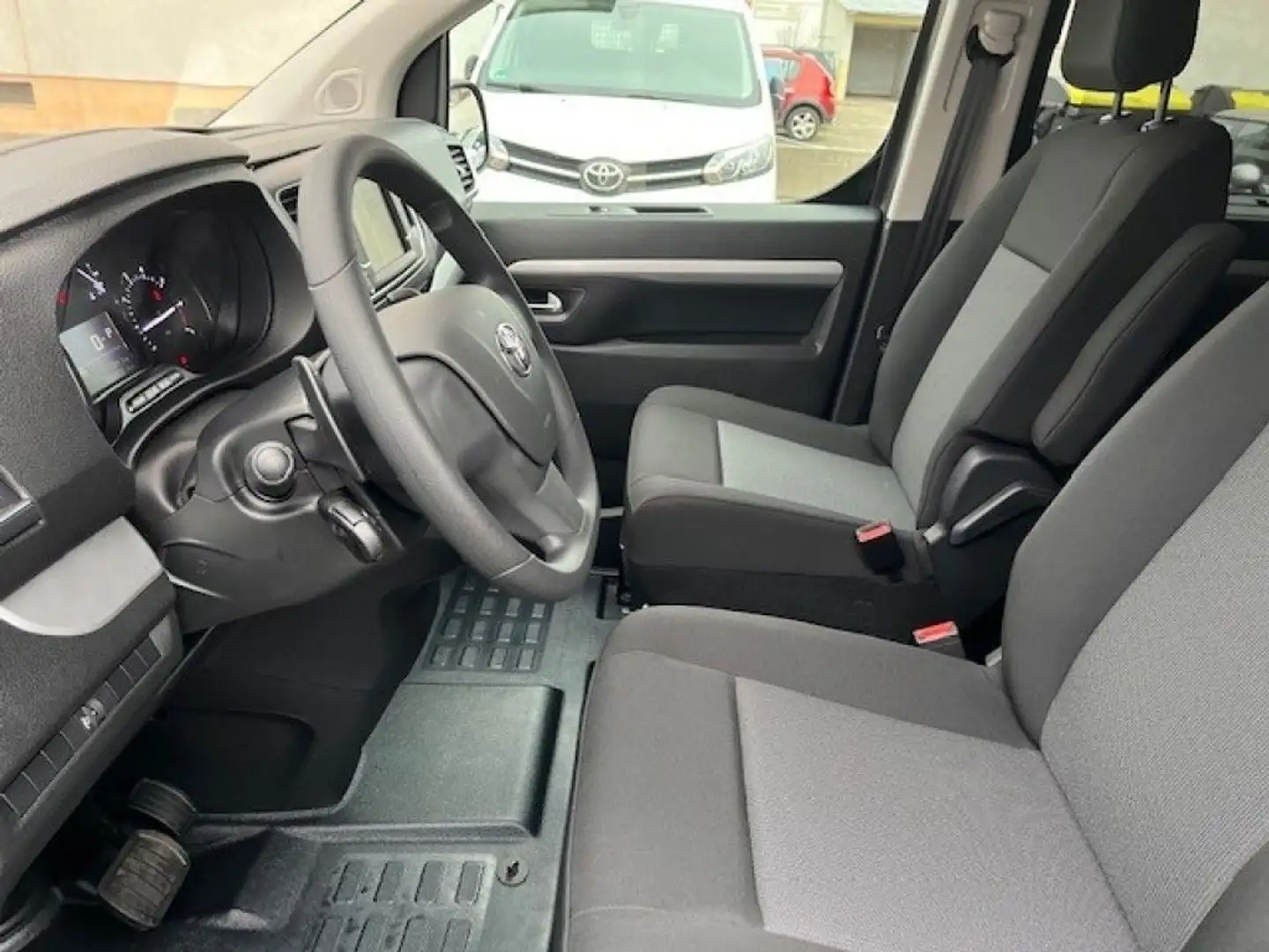 Toyota Proace Verso 2.0D 180 CV L2 Gris - 2