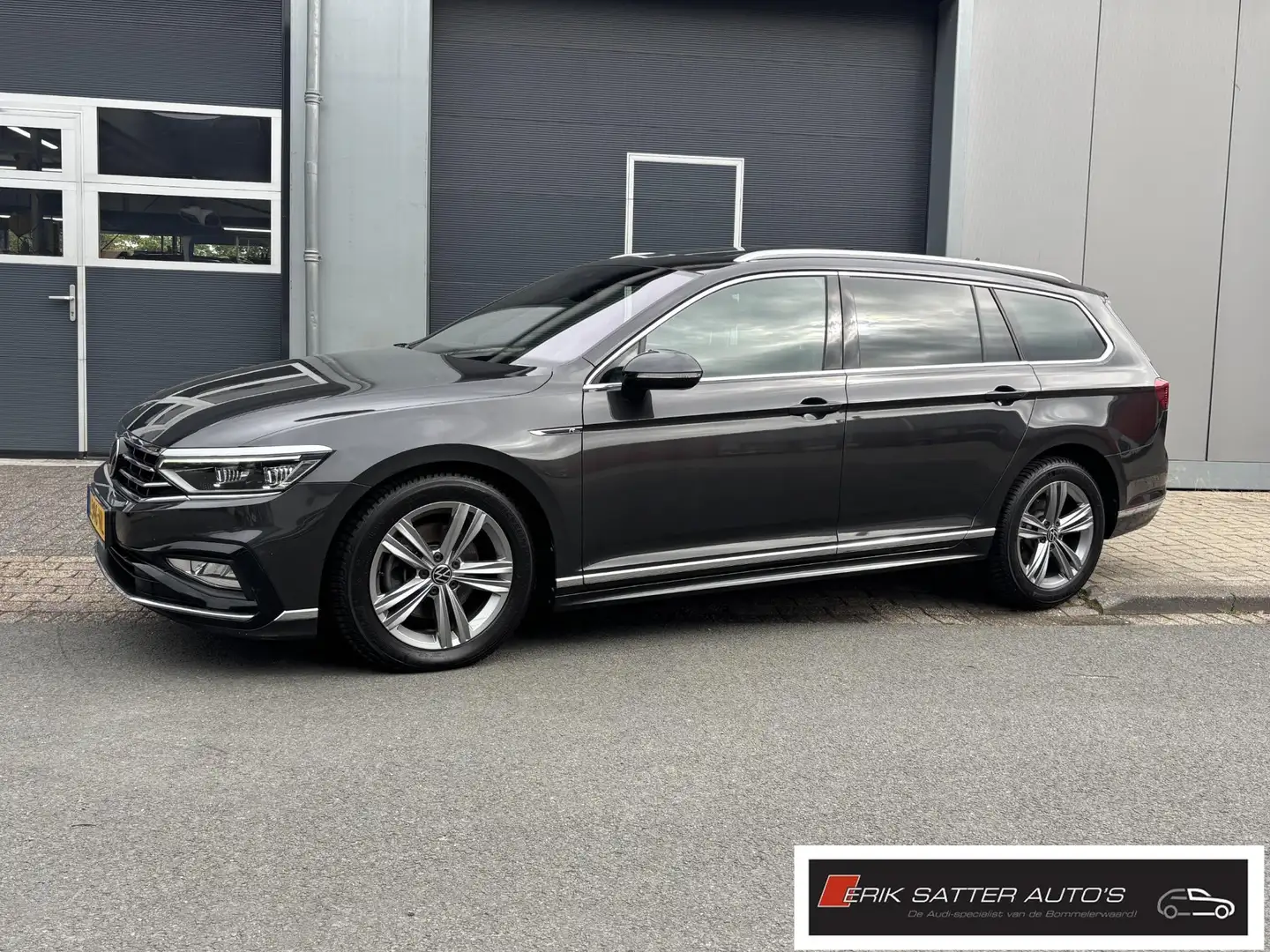 Volkswagen Passat Variant 1.5 TSI R-Line Business + Virtueel| Pano| Camera| Grijs - 1