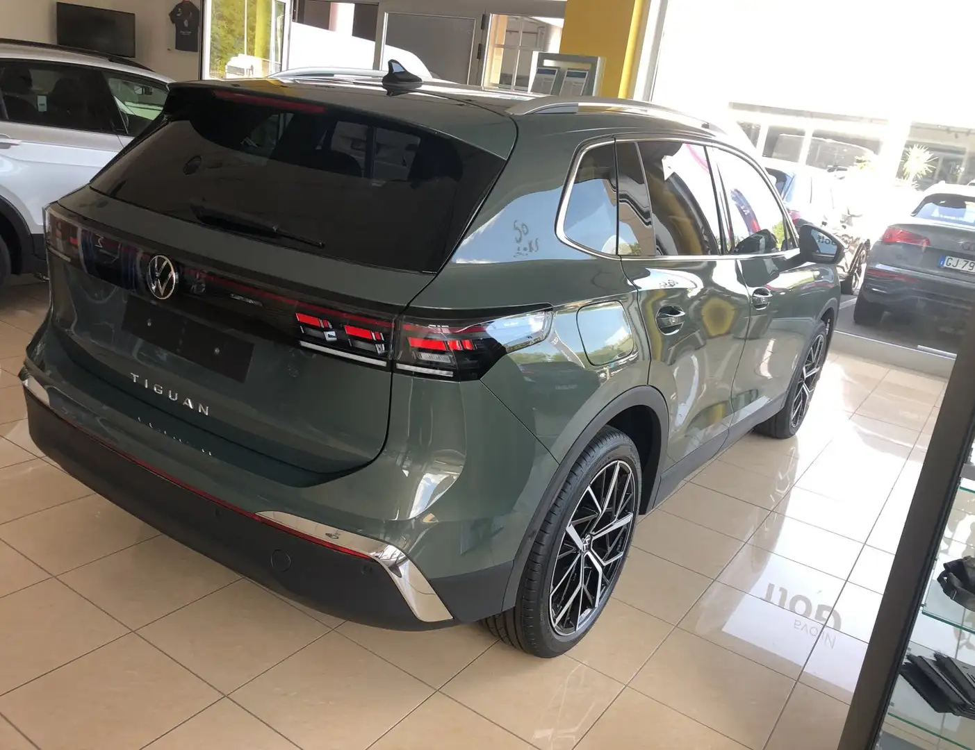 Volkswagen Tiguan 2.0 TDI 150 CV EVO SCR DSG Elegance Verde - 2