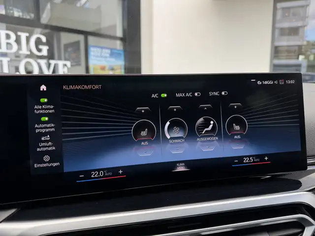 BMW 3 Series view 13