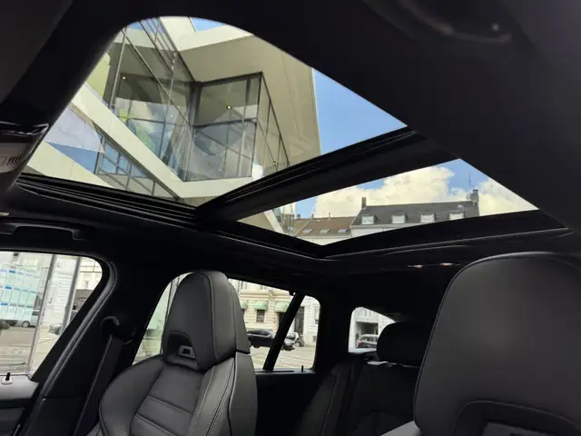 BMW 3 Series view 10