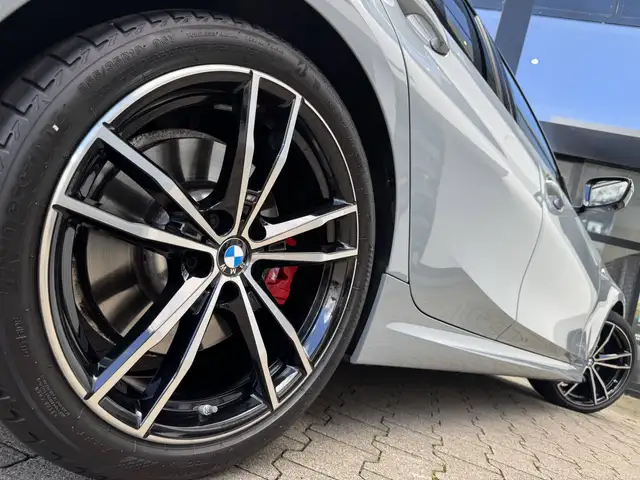 BMW 3 Series view 4