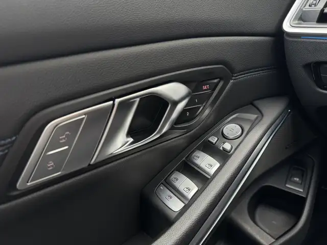 BMW 3 Series view 18