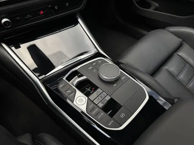 BMW 3 Series view 14