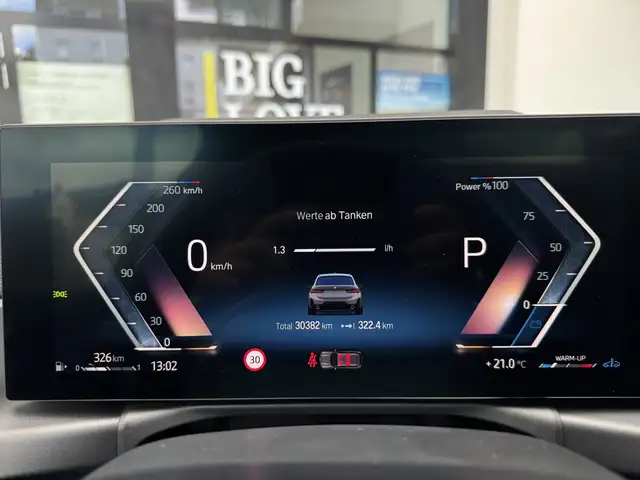 BMW 3 Series view 16