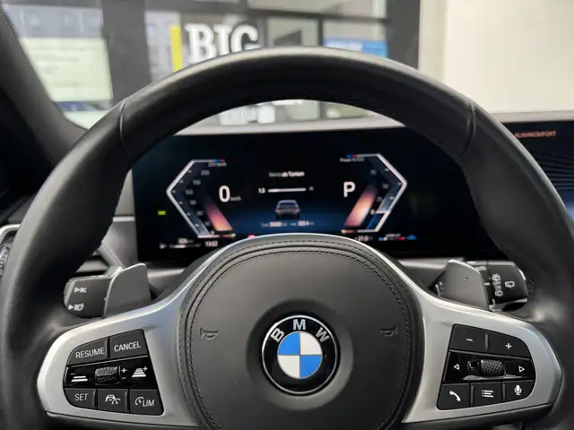 BMW 3 Series view 15