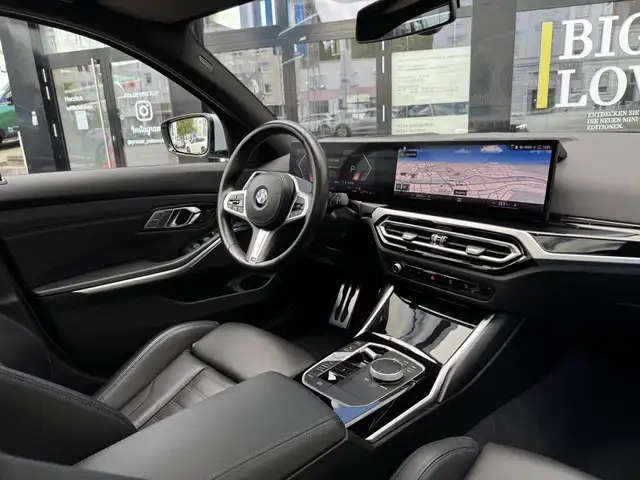 BMW 3 Series view 5
