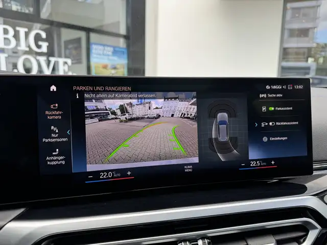 BMW 3 Series view 12