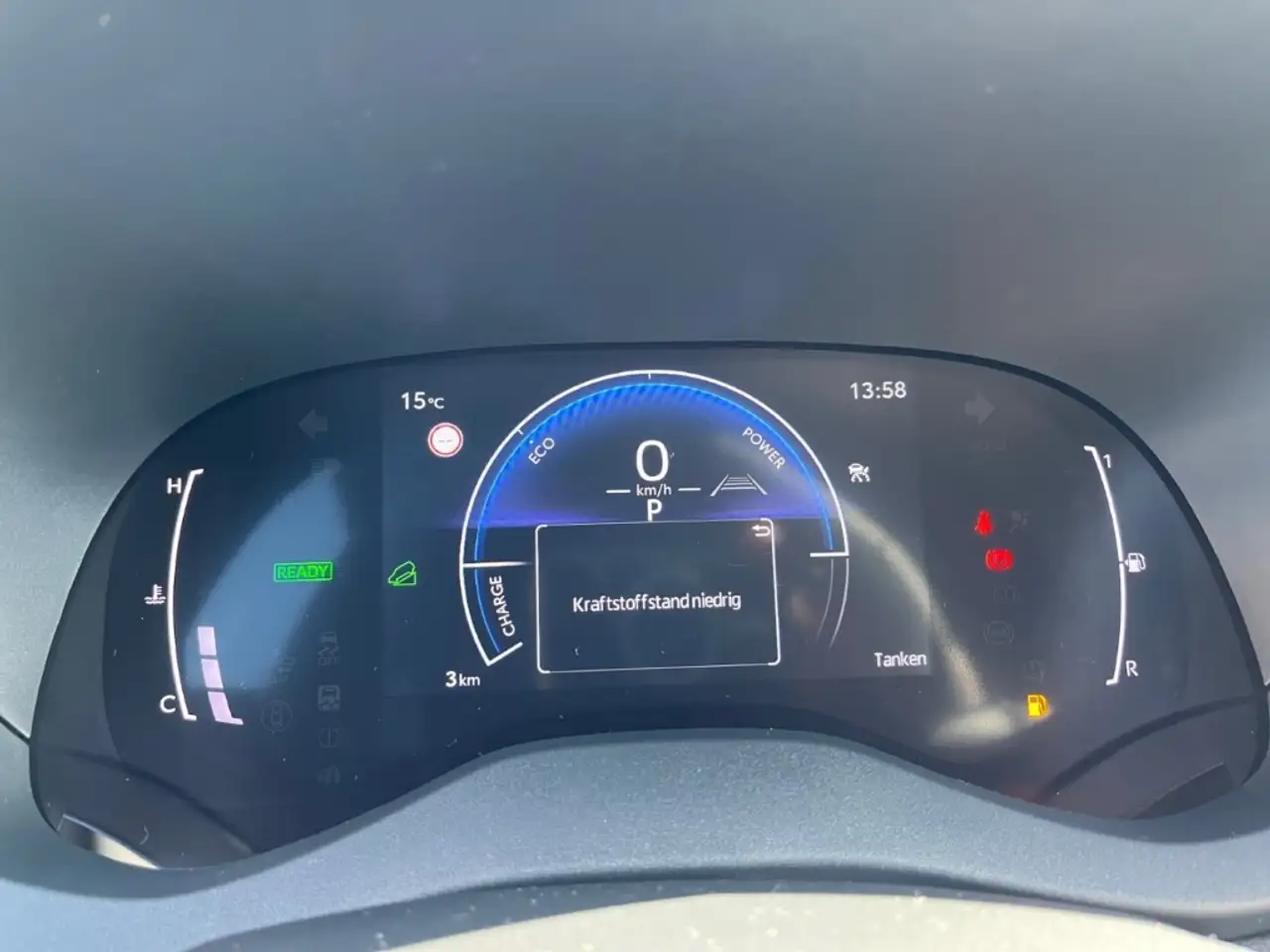Toyota Yaris Cross 1,5l Teamplayer 4x4 Hybrid Safety + Winter 15